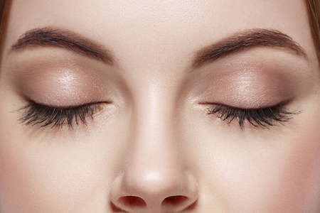 Microblading yöntemi ile kaş kontürü