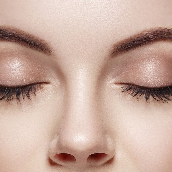 Microblading yöntemi ile kaş kontürü